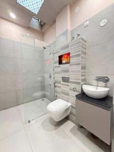 Bathroom Image of 666 Sq.ft 1 BHK Apartment / Flat for rent in Panchshil Towers, Kharadi Pune for Rs. 12000