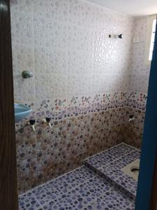 Bathroom Image of 900 Sq.ft 2 BHK Independent House for rent in Sholinganallur Chennai for Rs. 18000