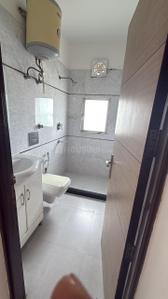 Bathroom Image of 1415 Sq.ft 3 BHK Apartment / Flat for rent in DLF Carlton Estate, Sector 53 Gurgaon for Rs. 80000