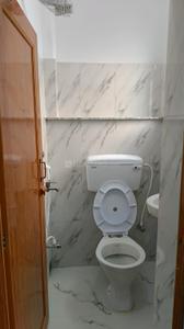 Bathroom Image of 800 Sq.ft 2 BHK Apartment / Flat for sale in Jodhpur Park Kolkata for Rs. 7500000