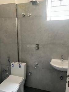 Bathroom Image of 950 Sq.ft 1 BHK Apartment / Flat for rent in Kadubeesanahalli Bengaluru for Rs. 28000