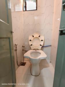 Bathroom Image of 1000 Sq.ft 2 BHK Builder Floor for rent in Subhanpura Vadodara for Rs. 15500