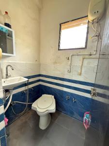 Bathroom Image of 900 Sq.ft 2 BHK Apartment / Flat for sale in Vasna Ahmedabad for Rs. 5800000