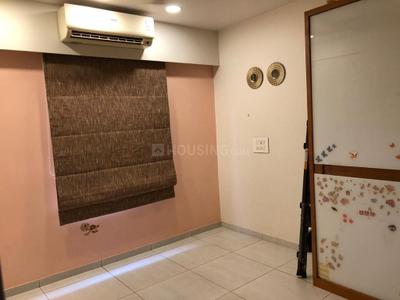 Bedroom Image of 1775 Sq.ft 3.5 BHK Apartment / Flat for rent in Shagun Classic, Bodakdev Ahmedabad for Rs. 48000