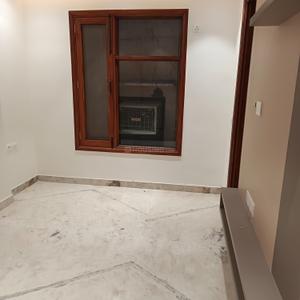Bedroom Image of 1100 Sq.ft 3 BHK Builder Floor for sale in RWA Shalimar Bagh BK 1 Block, Shalimar Bagh New Delhi for Rs. 15000000