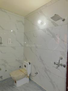 Bathroom Image of 900 Sq.ft 1 BHK Builder Floor for rent in Janakpuri New Delhi for Rs. 23000