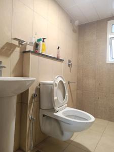 Common Bathroom Image of 980 Sq.ft 2 BHK Apartment / Flat for rent in Prestige Jindal City, Anchepalya Bengaluru for Rs. 36000