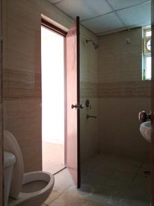 Common Bathroom Image of 2275 Sq.ft 4 BHK Apartment / Flat for sale in Sector 137 Noida for Rs. 28100000