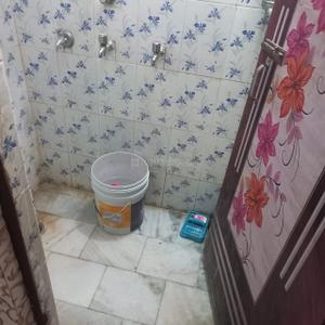 Bathroom Image of 1000 Sq.ft 2 BHK Builder Floor for rent in Lohamandi Agra for Rs. 5500