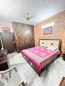 Bedroom Image of 2250 Sq.ft 3 BHK Builder Floor for sale in Sector 49 Faridabad for Rs. 14000000