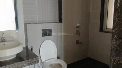 Bathroom Image of 900 Sq.ft 2 BHK Apartment / Flat for sale in Kalpataru Radiance, Goregaon West Mumbai for Rs. 31000000