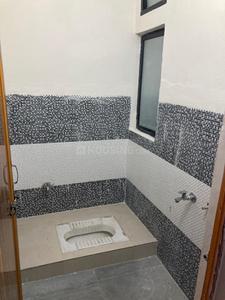 Bathroom Image of 400 Sq.ft 1 BHK Apartment / Flat for rent in L I G Colony Indore for Rs. 5500