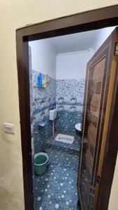 Bathroom Image of 1000 Sq.ft 2 BHK Builder Floor for rent in Indira Nagar Lucknow for Rs. 13000