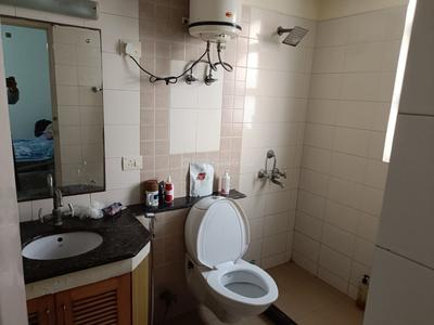 Bathroom Image of 1800 Sq.ft 3 BHK Apartment / Flat for sale in Bestech Park View Residency, Palam Vihar Gurgaon for Rs. 25500000