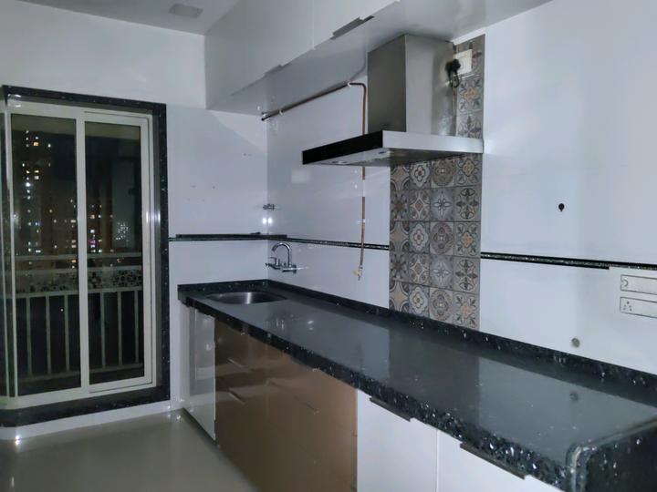 Rosa Royale Main Image 1