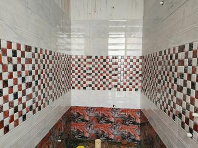 Bathroom Image of 2400 Sq.ft 4 BHK Independent House for sale in Kamta Lucknow for Rs. 6500000