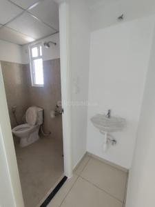 Bathroom Image of 880 Sq.ft 2 BHK Apartment / Flat for rent in Chembarambakkam Chennai for Rs. 22000