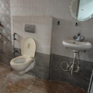 Bathroom Image of 2200 Sq.ft 4 BHK Apartment / Flat for rent in Saraidhella Dhanbad for Rs. 22000