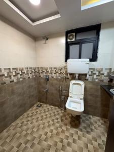 Bathroom Image of 800 Sq.ft 2 BHK Apartment / Flat for rent in Kanakia Niharika, Thane West Thane for Rs. 60000
