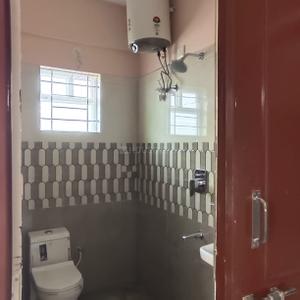 Bathroom Image of 600 Sq.ft 1 BHK Apartment / Flat for rent in Mahadevapura Bengaluru for Rs. 25000