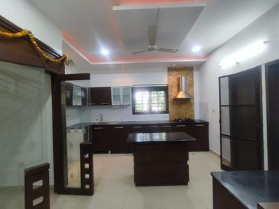 Image of 4000 Sq.ft 4 BHK Villa for rent in Vasudeva Lalitha Bloomfield, Khaja Guda, Hyderabad for Rs. 100000