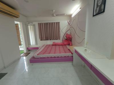 Bedroom Image of 3150 Sq.ft 4 BHK Apartment / Flat for sale in Bodakdev Ahmedabad for Rs. 30000000