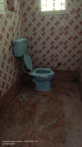 Bathroom Image of 800 Sq.ft 2 BHK Independent House for rent in Paschim Putiary Kolkata for Rs. 8500