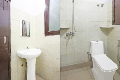 Bathroom Image of Hotel manraj  in Sector 3A, Gurgaon