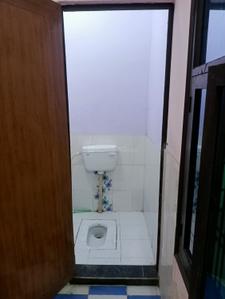 Bathroom Image of 1000 Sq.ft 2 BHK Builder Floor for rent in Guramba Lucknow for Rs. 10000