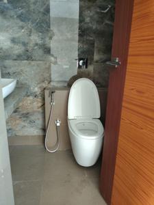 Common Bathroom Image of 850 Sq.ft 2 BHK Apartment / Flat for rent in Paradise Sai World City, Panvel Navi Mumbai for Rs. 30000