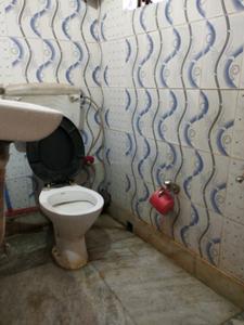 Common Bathroom Image of 890 Sq.ft 2 BHK Apartment / Flat for sale in Prantik Apartment, Paschim Barisha Kolkata for Rs. 3200000