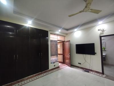Bedroom Image of 1200 Sq.ft 2 BHK Builder Floor for rent in South Extension II New Delhi for Rs. 120000