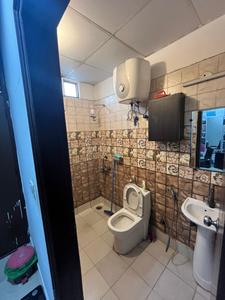 Bathroom Image of 1450 Sq.ft 3 BHK Apartment / Flat for rent in ABCZ East Platinum, Sector 44 Noida for Rs. 37000