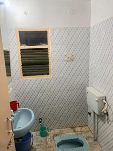 Bathroom Image of 850 Sq.ft 2 BHK Apartment / Flat for rent in Vasundhara Vasundhra Lakshmi Heritage, Anandpuri Patna for Rs. 26000