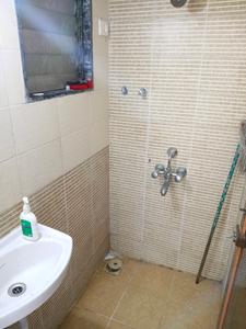 Common Bathroom Image of 405 Sq.ft 1 BHK Apartment / Flat for rent in Worli Mumbai for Rs. 35002