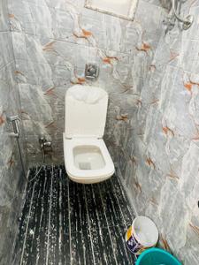 Bathroom Image of 270 Sq.ft 1 RK Apartment / Flat for rent in Worli Mumbai for Rs. 35000