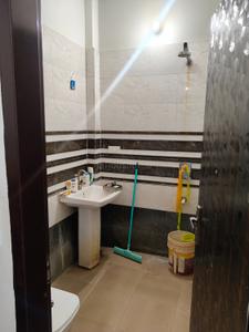 Bathroom Image of 1000 Sq.ft 2.5 BHK Builder Floor for rent in Sector 6 Gurgaon for Rs. 16000