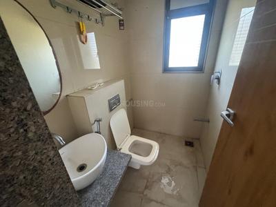 Bathroom Image of 1550 Sq.ft 3 BHK Apartment / Flat for rent in Akshaj Caladium, Bhadaj Ahmedabad for Rs. 28000
