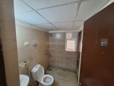 Bathroom Image of 1400 Sq.ft 3 BHK Apartment / Flat for rent in Noida Extension Greater Noida for Rs. 24000