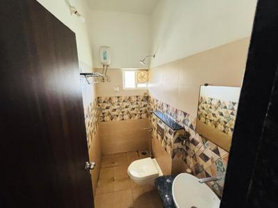 Bathroom Image of 1457 Sq.ft 3 BHK Apartment / Flat for rent in Sai Builders Vajra Towers, Bawadiya Kalan Bhopal for Rs. 30000