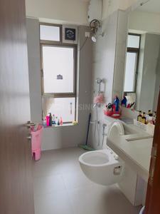 Bathroom Image of 820 Sq.ft 2.5 BHK Apartment / Flat for rent in Wadhwa Wadhwa Atmosphere, Mulund West Mumbai for Rs. 85000
