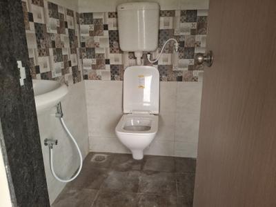 Bathroom Image of 610 Sq.ft 1 BHK Apartment / Flat for rent in Riverside, Taloja Navi Mumbai for Rs. 12000