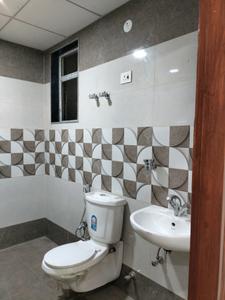 Common Bathroom Image of 632 Sq.ft 1 BHK Builder Floor for sale in Uniwest Arcade Homes, Sector 102 Noida for Rs. 4050000