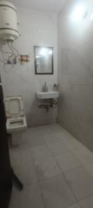Bathroom Image of 1400 Sq.ft 2 BHK Builder Floor for rent in Green Park New Delhi for Rs. 50000