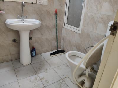 Image of 1350 Sq.ft 3 BHK Apartment / Flat for rent in Gaur City 7th Avenue, Noida Extension, Greater Noida for Rs. 28000