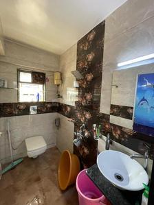 Bathroom Image of 1050 Sq.ft 2 BHK Apartment / Flat for sale in ACME Complex, Goregaon West Mumbai for Rs. 22000000