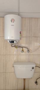 Bathroom Image of 1000 Sq.ft 2 BHK Apartment / Flat for rent in Star Realcon The Essentia, Milakpur Goojar Bhiwadi for Rs. 20000