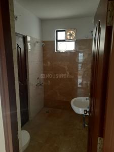 Bathroom Image of 1500 Sq.ft 3 BHK Apartment / Flat for rent in Viraj Sun Breeze Ii Phase 1 BBD Green City, Semra Lucknow for Rs. 23000