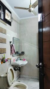 Bathroom Image of 1450 Sq.ft 3 BHK Builder Floor for rent in Paschim Vihar New Delhi for Rs. 40000