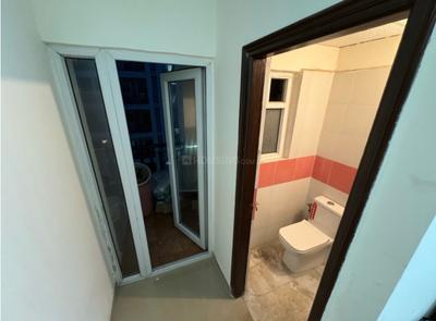 Bathroom Image of 2520 Sq.ft 4 BHK Apartment / Flat for rent in The Antriksh Forest, Sector 77 Noida for Rs. 60000